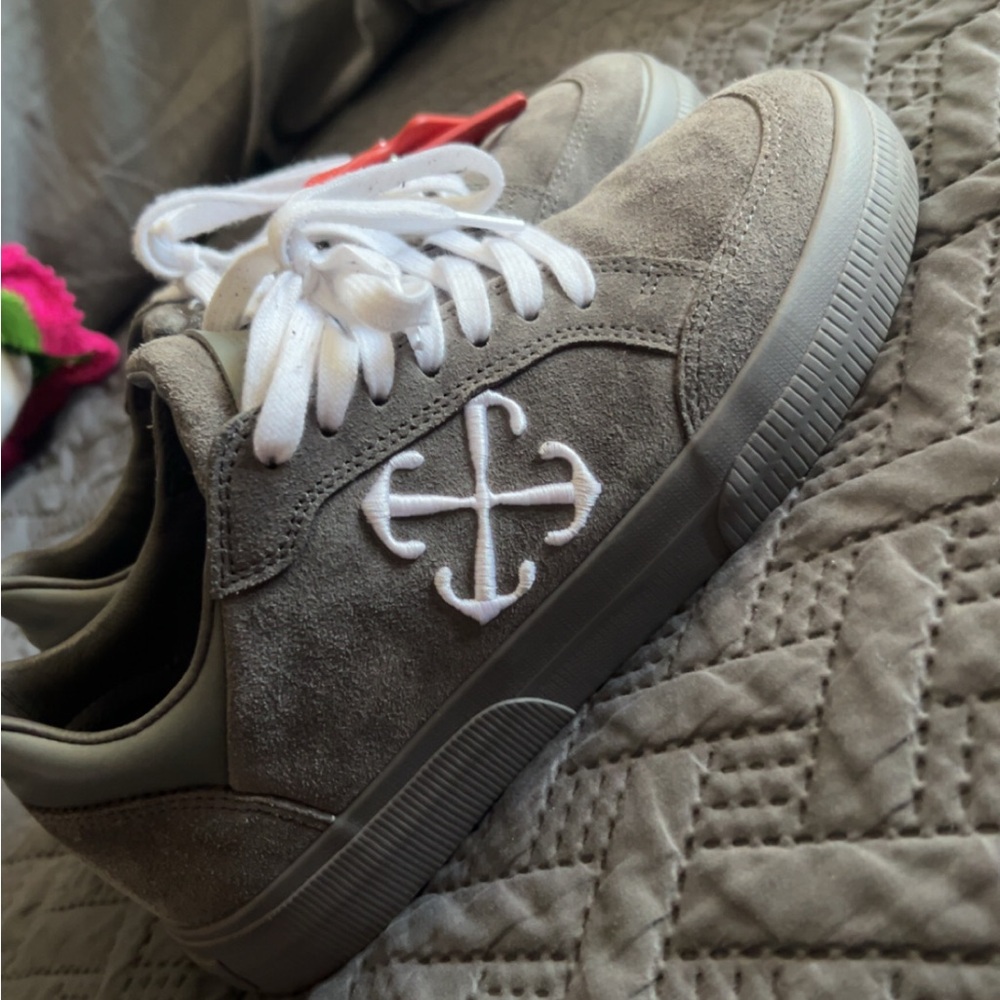 Off-White Gray Sneakers with Distinctive Design